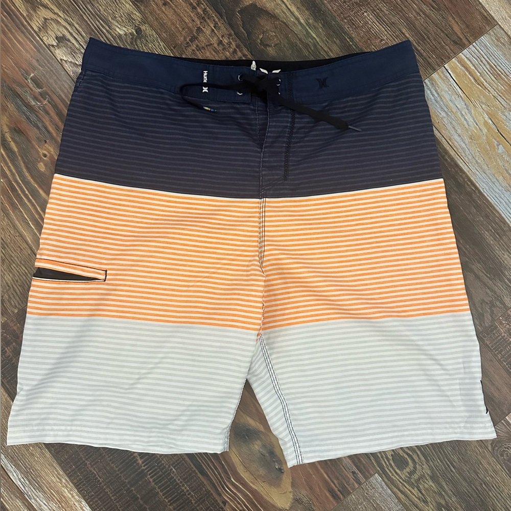 Men’s Hurley board shorts 38